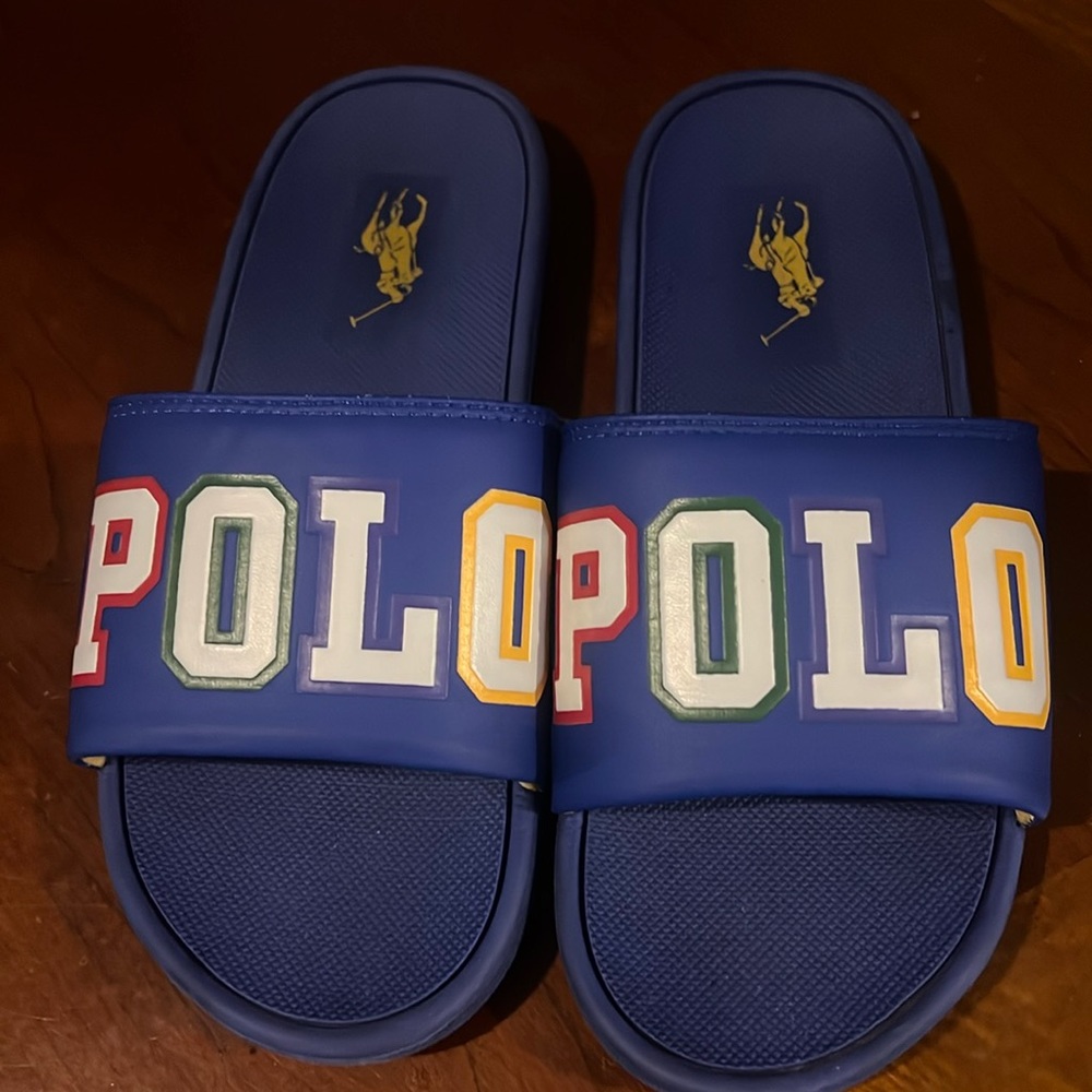 Polo slides in good used condition.. size 4 Youth